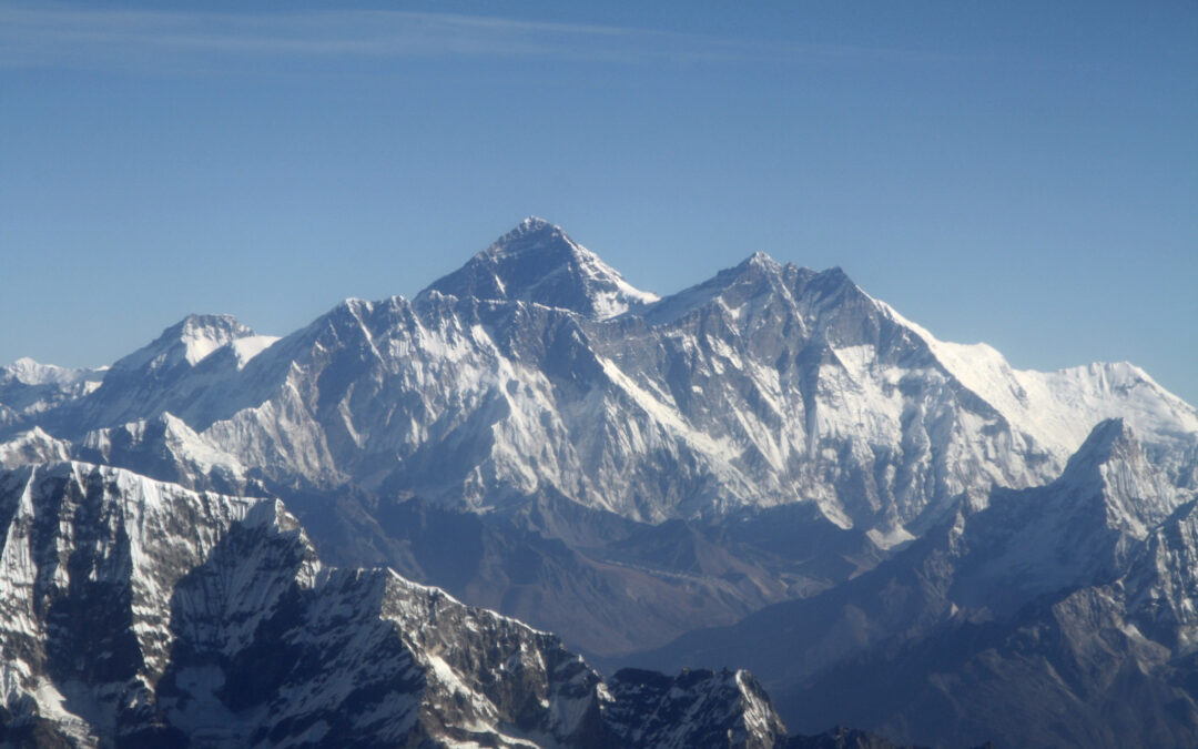 De hoogste berg op aarde is de Mount Everest